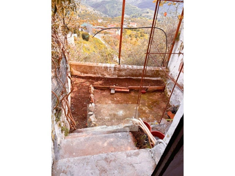 3 soveværelse Byhus til salg i Yunquera med garage - € 73.000 (Ref: 9804234)