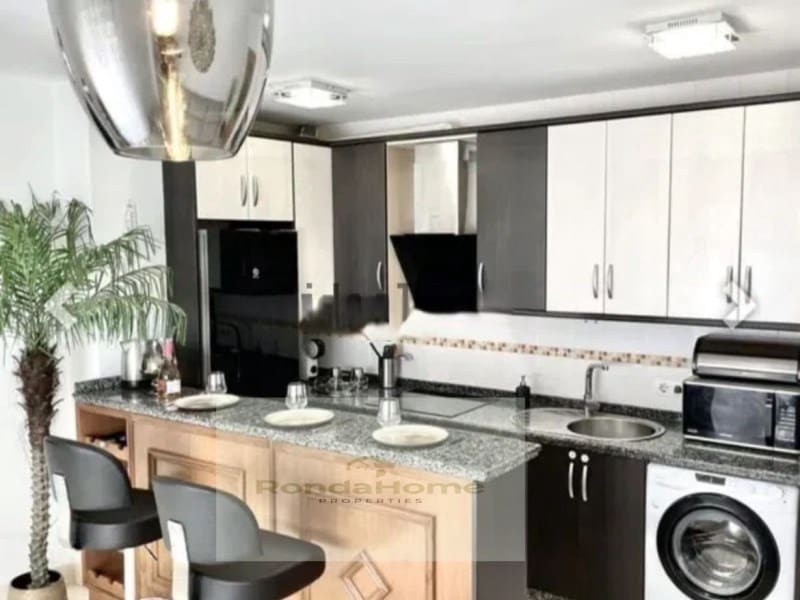 2 bedroom Flat for sale in Las Lagunas de Mijas - € 235,000 (Ref: 9804236)