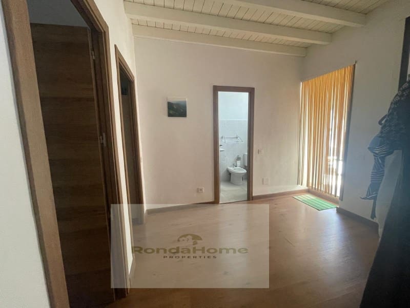 2 soverom Villa til salgs i Montejaque med svømmebasseng - € 178 000 (Ref: 9813797)