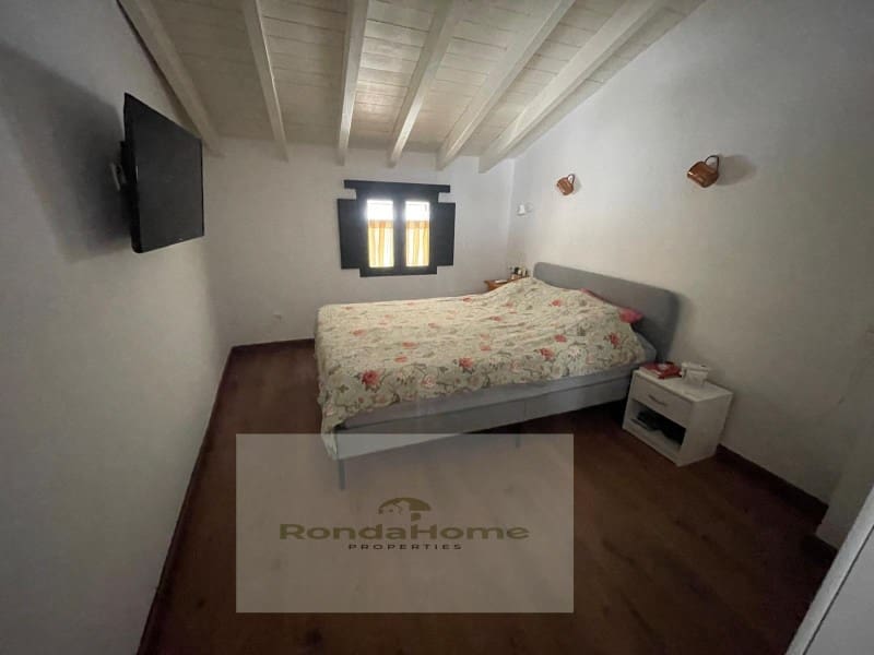 2 soverom Villa til salgs i Montejaque med svømmebasseng - € 178 000 (Ref: 9813797)