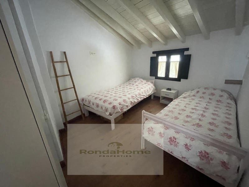 2 soverom Villa til salgs i Montejaque med svømmebasseng - € 178 000 (Ref: 9813797)