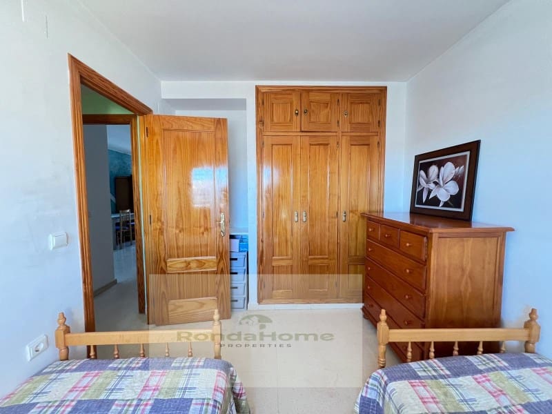 3 sypialnia Mieszkanie do wynajęcia w Benajarafe z basenem garażem - 1 190 € (Ref: 9818077)