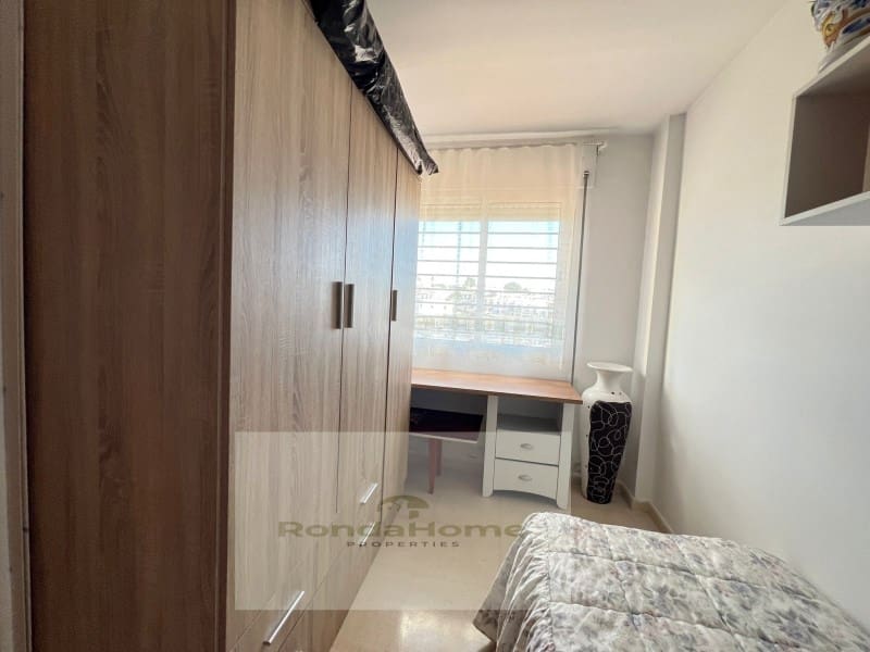 3 sypialnia Mieszkanie do wynajęcia w Benajarafe z basenem garażem - 1 190 € (Ref: 9818077)