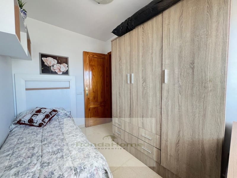 3 sypialnia Mieszkanie do wynajęcia w Benajarafe z basenem garażem - 1 190 € (Ref: 9818077)