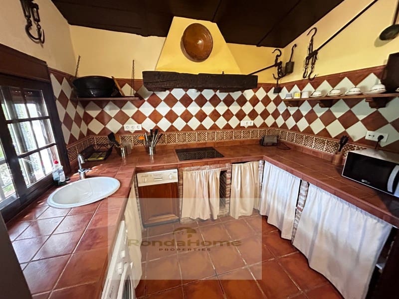 2 soverom Finca/Herregård til salgs i Ronda med svømmebasseng garasje - € 325 000 (Ref: 9820397)