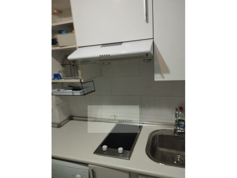 2 slaapkamer Flat te huur in Torremolinos - € 1.000 (Ref: 9826632)