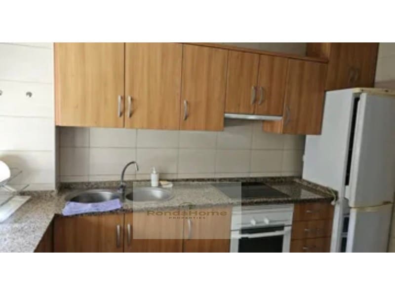 3 bedroom Flat for rent in Fuengirola with garage - € 1,300 (Ref: 9836570)