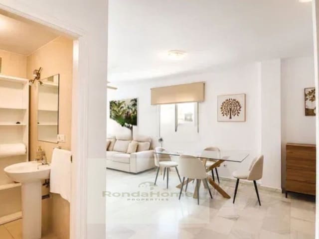 2 soverom Leilighet til salgs i Los Pacos, Fuengirola med garasje - € 385 000 (Ref: 9836571)