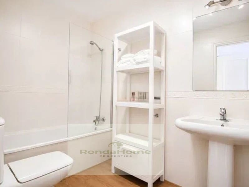2 soverom Leilighet til salgs i Fuengirola med garasje - € 385 000 (Ref: 9836571)