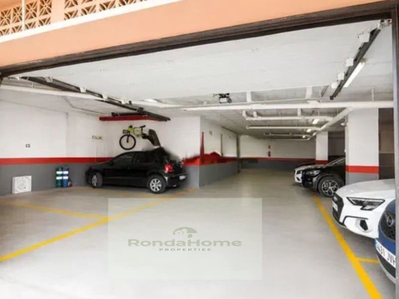 2 soverom Leilighet til salgs i Fuengirola med garasje - € 385 000 (Ref: 9836571)