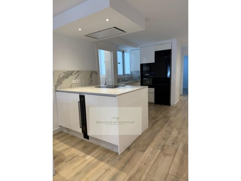 4 Zimmer Wohnung zu vermieten in Fuengirola mit Garage - 1.900 € (Ref: 9849625)