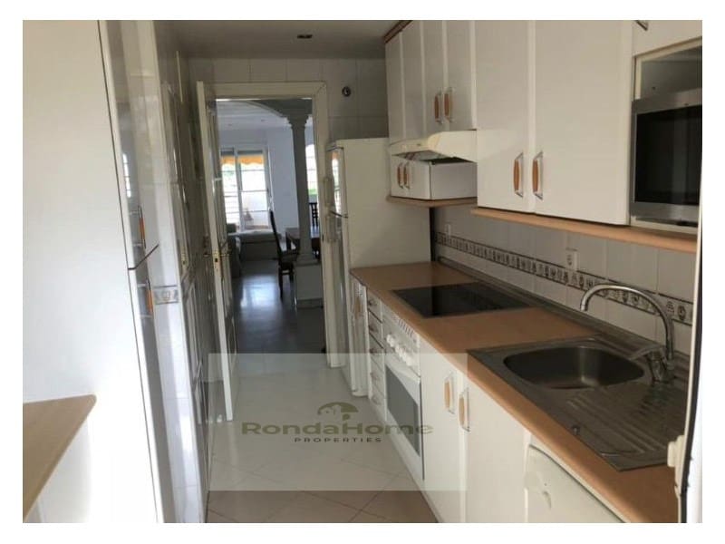 2 bedroom Flat for rent in Nueva Andalucia with pool garage - € 2,300 (Ref: 9865115)