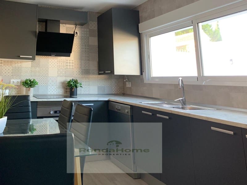 2 bedroom Villa for rent in Benalmadena with garage - € 2,290 (Ref: 9865116)