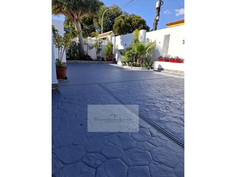 2 bedroom Villa for rent in Benalmadena with garage - € 2,290 (Ref: 9865116)