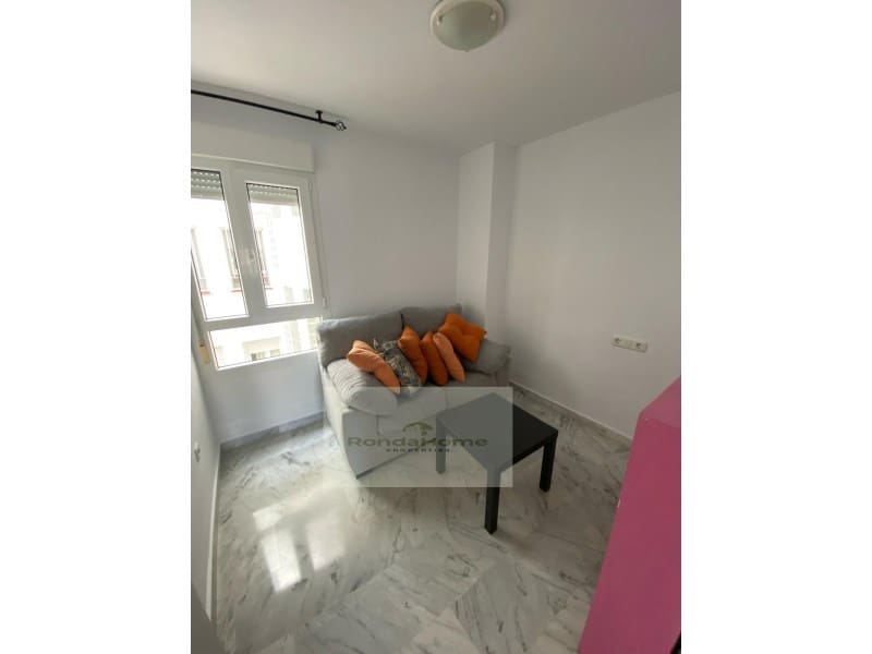 4 soverom Leilighet til leie i Nueva Andalucia med svømmebasseng garasje - € 2 000 (Ref: 9881806)