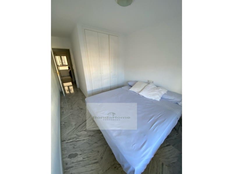 4 soverom Leilighet til leie i Nueva Andalucia med svømmebasseng garasje - € 2 000 (Ref: 9881806)