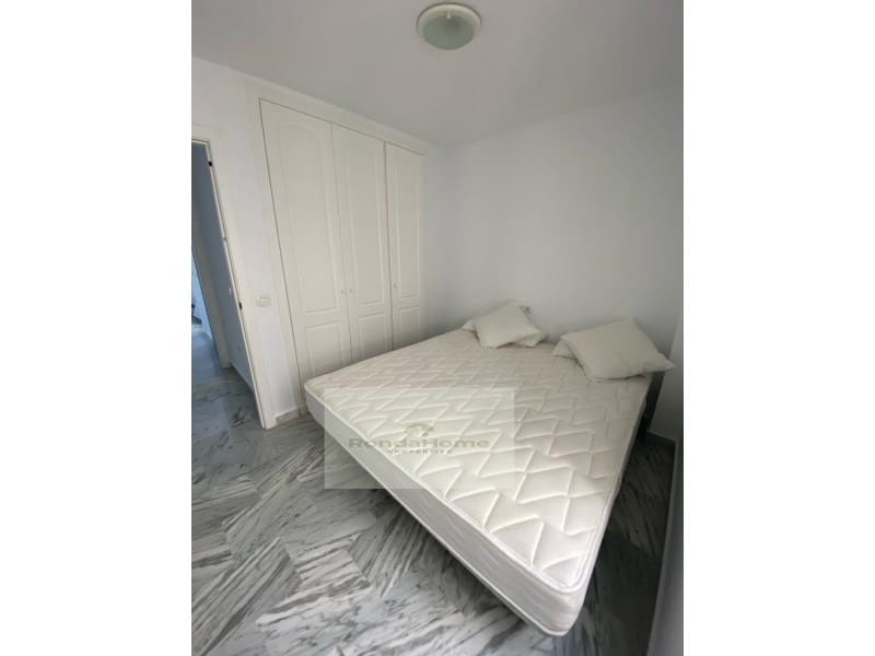 4 soverom Leilighet til leie i Nueva Andalucia med svømmebasseng garasje - € 2 000 (Ref: 9881806)