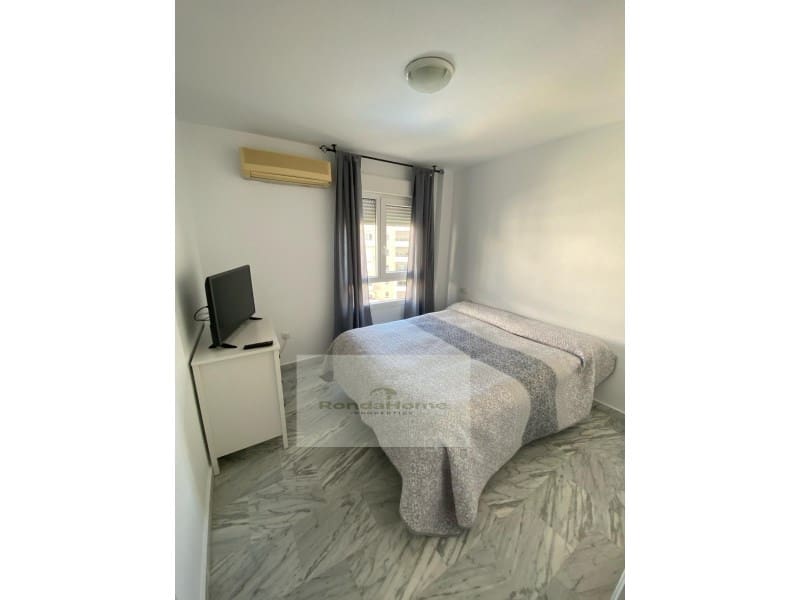 4 soverom Leilighet til leie i Nueva Andalucia med svømmebasseng garasje - € 2 000 (Ref: 9881806)