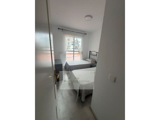 2 quarto Apartamento para arrendar em Nueva Andalucia, Marbella com piscina garagem - 2 200 € (Ref: 9892204)