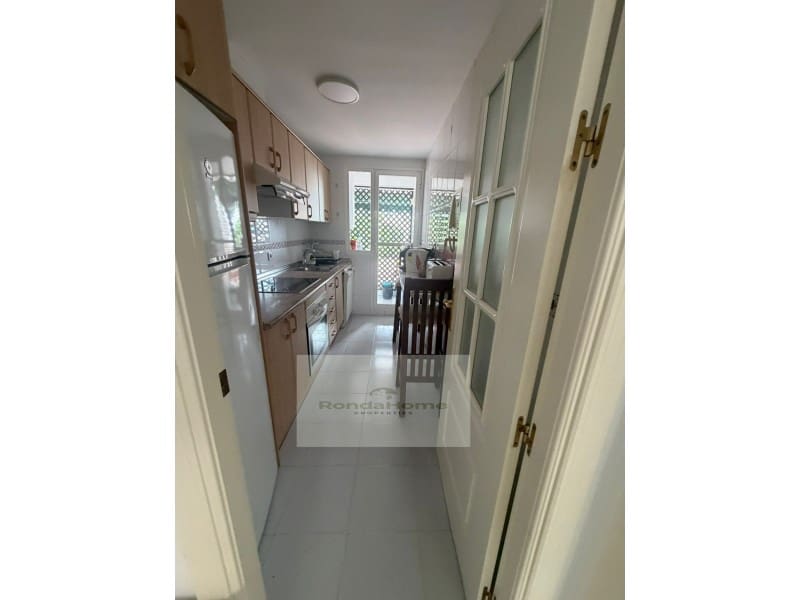 2 quarto Apartamento para arrendar em Nueva Andalucia com piscina garagem - 2 200 € (Ref: 9892204)