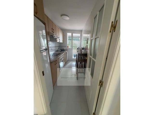 2 quarto Apartamento para arrendar em Nueva Andalucia, Marbella com piscina garagem - 2 200 € (Ref: 9892204)