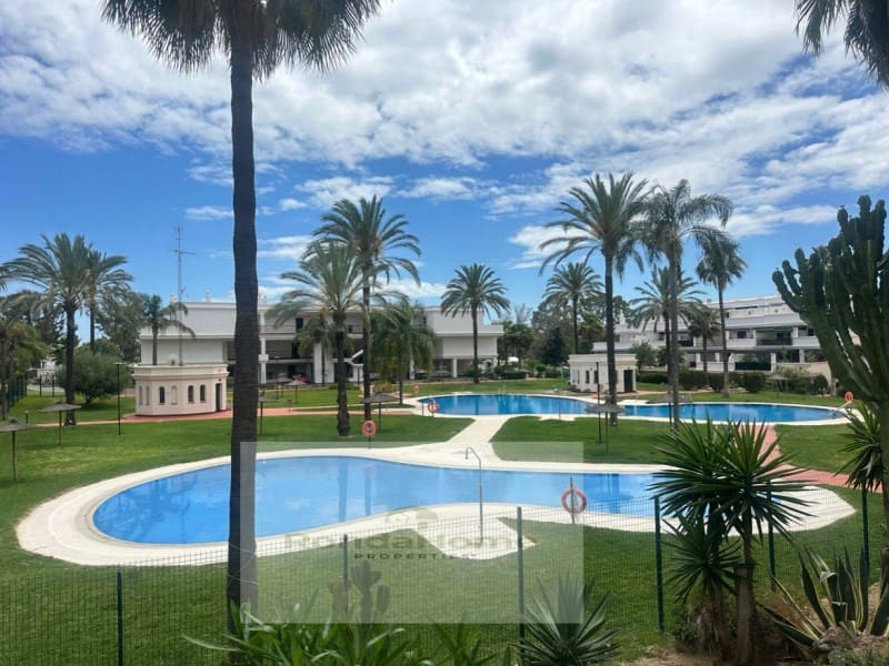 2 quarto Apartamento para arrendar em Nueva Andalucia com piscina garagem - 2 200 € (Ref: 9892204)
