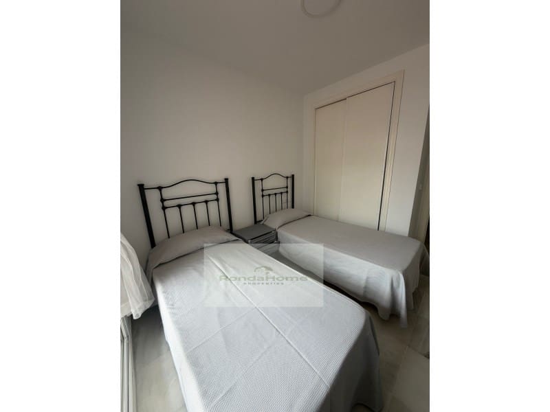 2 quarto Apartamento para arrendar em Nueva Andalucia com piscina garagem - 2 200 € (Ref: 9892204)