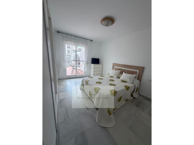 2 quarto Apartamento para arrendar em Nueva Andalucia, Marbella com piscina garagem - 2 200 € (Ref: 9892204)
