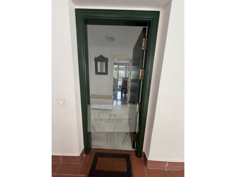 2 quarto Apartamento para arrendar em Nueva Andalucia com piscina garagem - 2 200 € (Ref: 9892204)