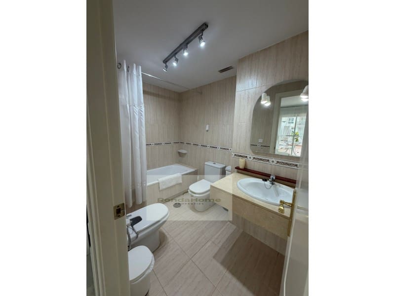 2 quarto Apartamento para arrendar em Nueva Andalucia com piscina garagem - 2 200 € (Ref: 9892204)