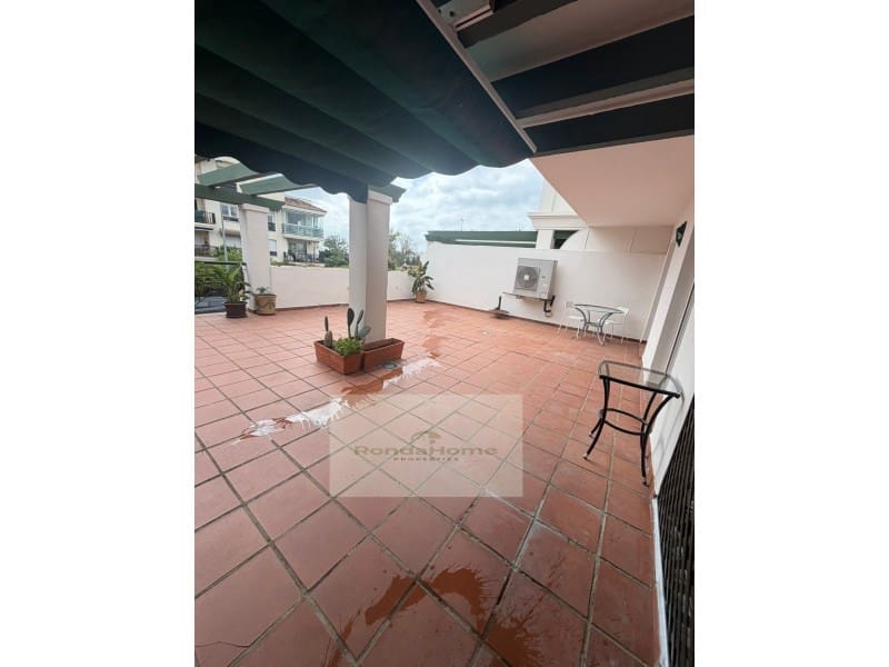 2 quarto Apartamento para arrendar em Nueva Andalucia com piscina garagem - 2 200 € (Ref: 9892204)