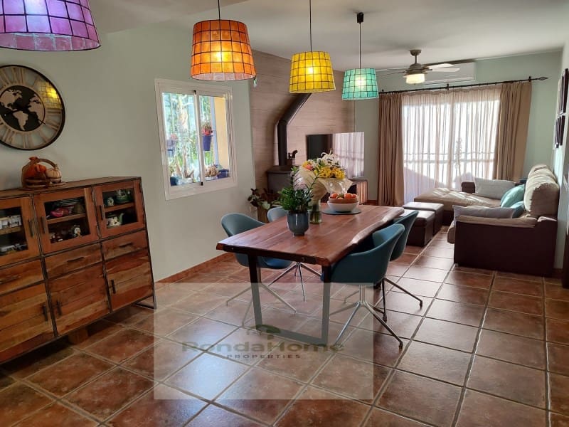 3 soveværelse Villa til leje i Las Lagunas de Mijas med swimmingpool garage - € 1.950 (Ref: 9901267)