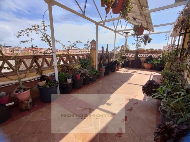 3 soveværelse Villa til leje i Las Lagunas de Mijas med swimmingpool garage - € 1.950 (Ref: 9901267)