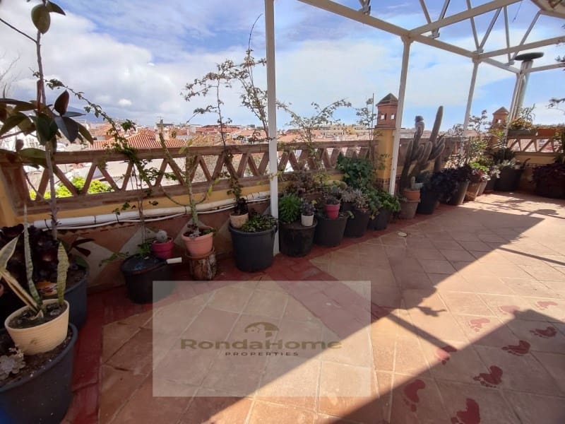 3 soveværelse Villa til leje i Las Lagunas de Mijas med swimmingpool garage - € 1.950 (Ref: 9901267)