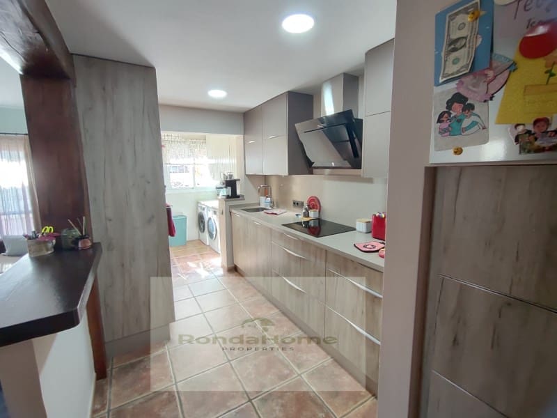 3 soveværelse Villa til leje i Las Lagunas de Mijas med swimmingpool garage - € 1.950 (Ref: 9901267)