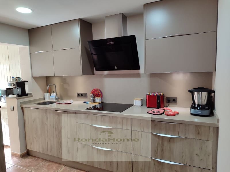 3 soveværelse Villa til leje i Las Lagunas de Mijas med swimmingpool garage - € 1.950 (Ref: 9901267)