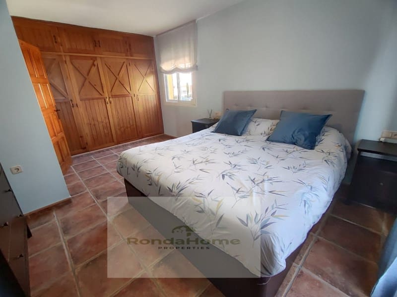 3 soveværelse Villa til leje i Las Lagunas de Mijas med swimmingpool garage - € 1.950 (Ref: 9901267)