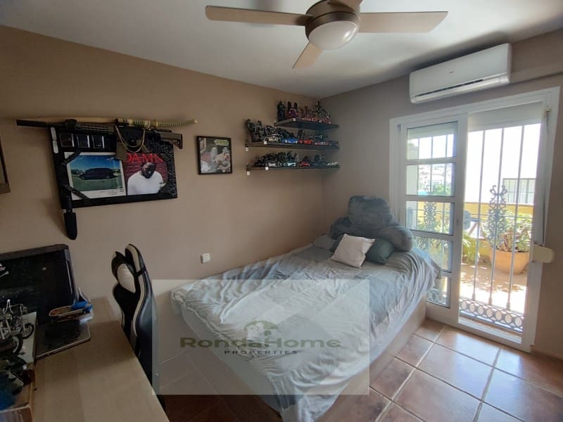 3 soveværelse Villa til leje i Las Lagunas de Mijas med swimmingpool garage - € 1.950 (Ref: 9901267)