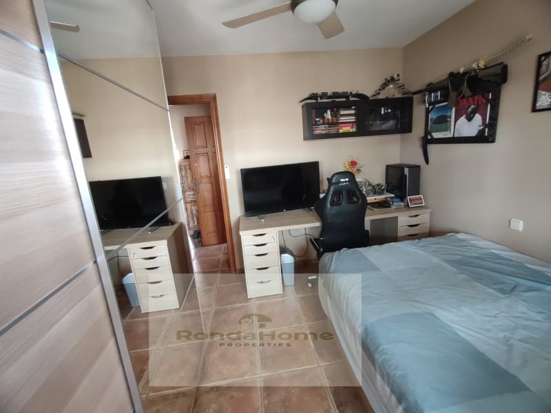 3 soveværelse Villa til leje i Las Lagunas de Mijas med swimmingpool garage - € 1.950 (Ref: 9901267)