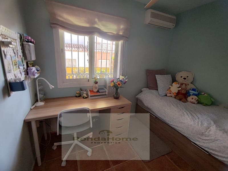 3 soveværelse Villa til leje i Las Lagunas de Mijas med swimmingpool garage - € 1.950 (Ref: 9901267)