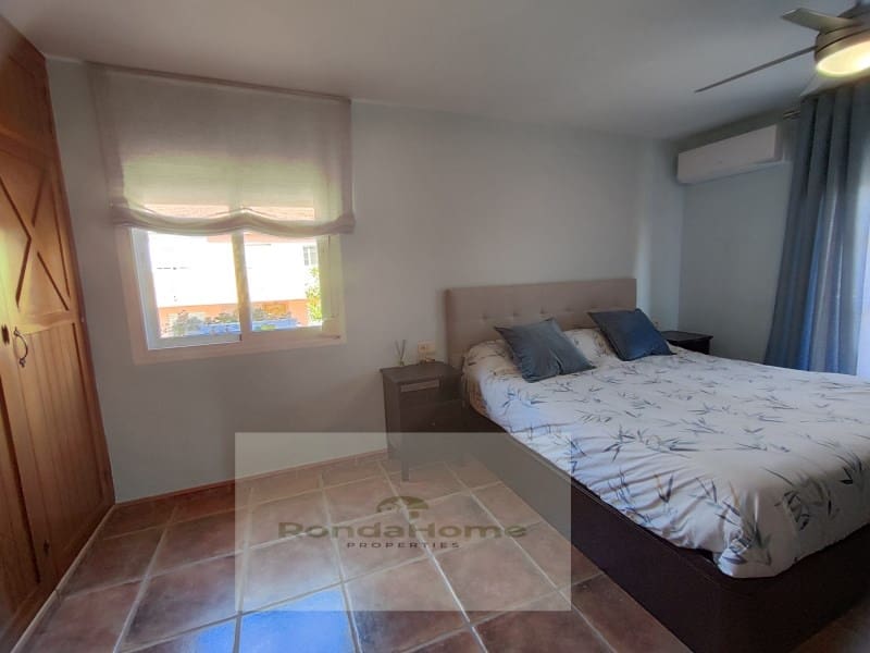 3 soveværelse Villa til leje i Las Lagunas de Mijas med swimmingpool garage - € 1.950 (Ref: 9901267)