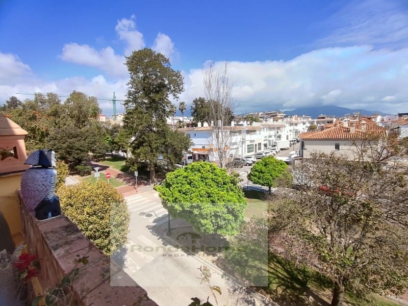 3 soveværelse Villa til leje i Las Lagunas de Mijas med swimmingpool garage - € 1.950 (Ref: 9901267)