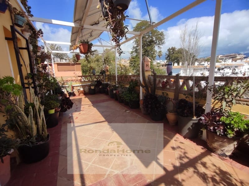 3 soveværelse Villa til leje i Las Lagunas de Mijas med swimmingpool garage - € 1.950 (Ref: 9901267)