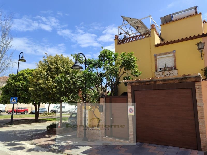 3 soveværelse Villa til leje i Las Lagunas de Mijas med swimmingpool garage - € 1.950 (Ref: 9901267)