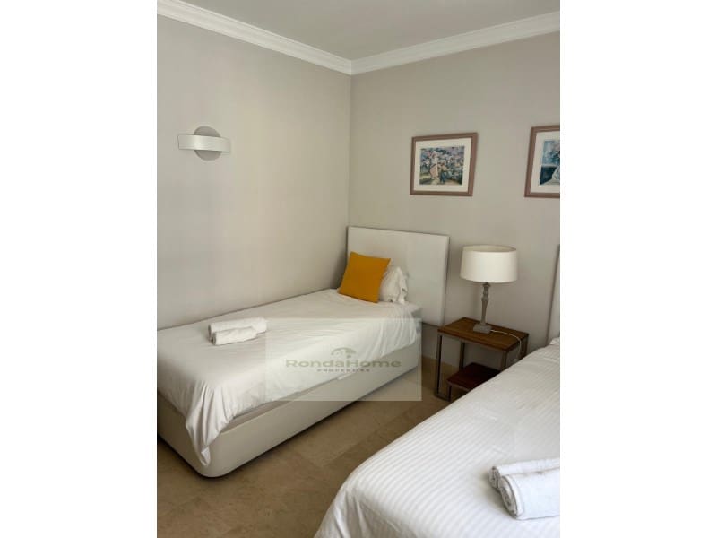 2 quarto Apartamento para arrendar em Nueva Andalucia com piscina garagem - 2 600 € (Ref: 9922170)