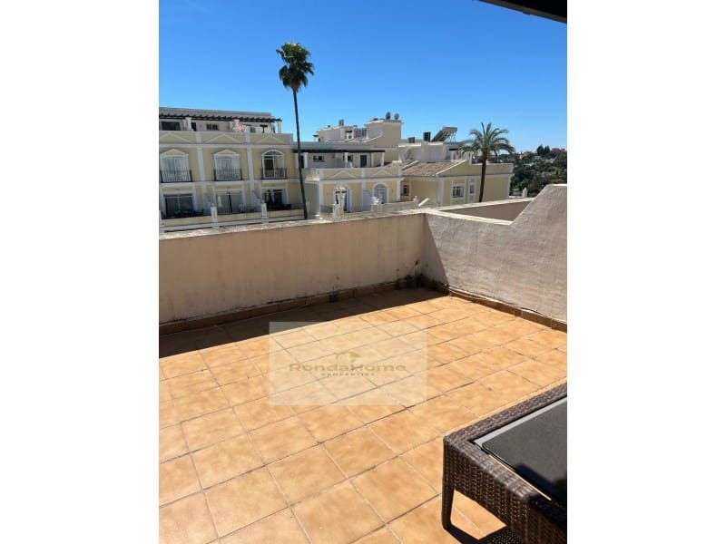 2 quarto Apartamento para arrendar em Nueva Andalucia com piscina garagem - 2 600 € (Ref: 9922170)