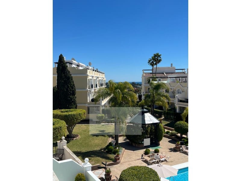 2 quarto Apartamento para arrendar em Nueva Andalucia com piscina garagem - 2 600 € (Ref: 9922170)