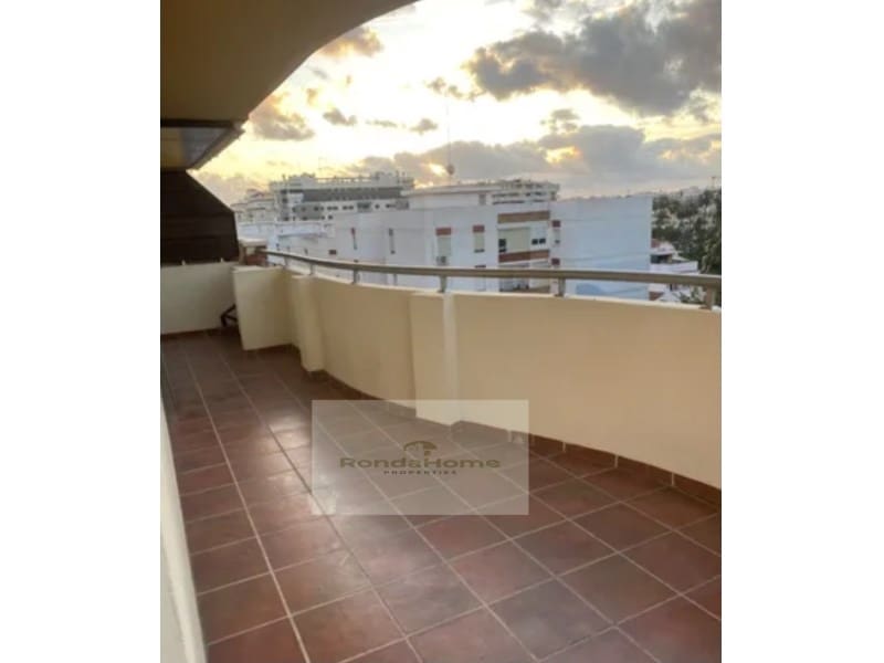 2 bedroom Flat for rent in Estepona with garage - € 1,500 (Ref: 9938099)