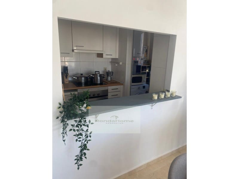 2 bedroom Flat for rent in Estepona with garage - € 1,500 (Ref: 9938099)