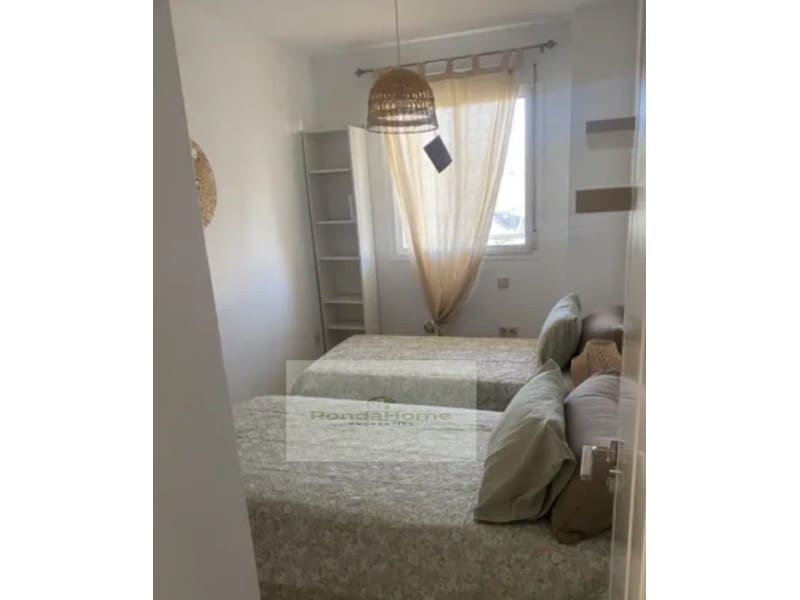 2 bedroom Flat for rent in Estepona with garage - € 1,500 (Ref: 9938099)